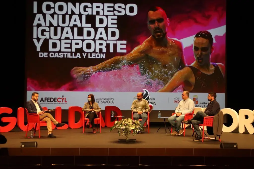 La segunda jornada del I Congreso Anual de Igualdad y Deporte de Castilla y León comenzó a las 9:30 horas con la mesa "Las políticas públicas en igualdad de género a través del deporte". | FOTO: Marcos Vicente