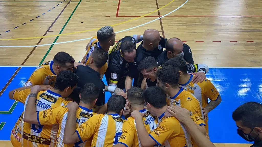 Tiempo muerto del Atlético Benavente. | FOTO: Atlético Benavente