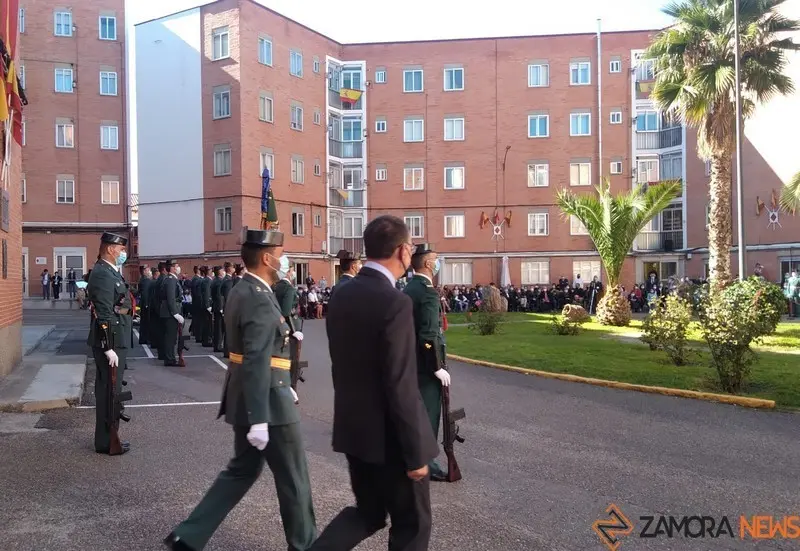 El jefe de la Comandancia de Zamora, Héctor David Pulido, a su entrada al cuartel por los actos del Pilar, acompañado del subdelegado del Gobierno