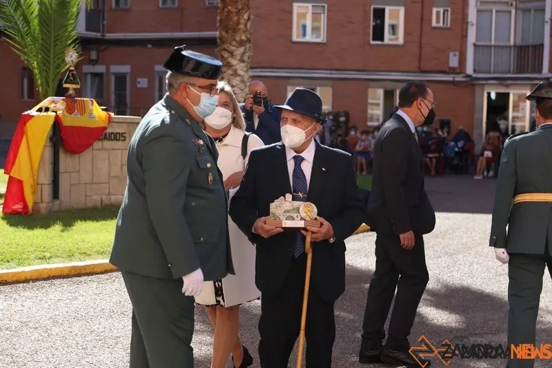 José Antonio Heleno recibe una condecoración por sus 40 años de servicio