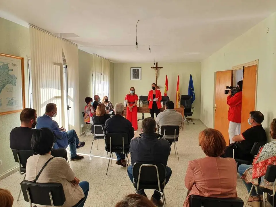 Clara San Damián con los alcaldes de Campos-Lampreana