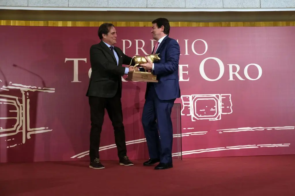 Mañueco durante a entrega del premio "Toro de Oro"