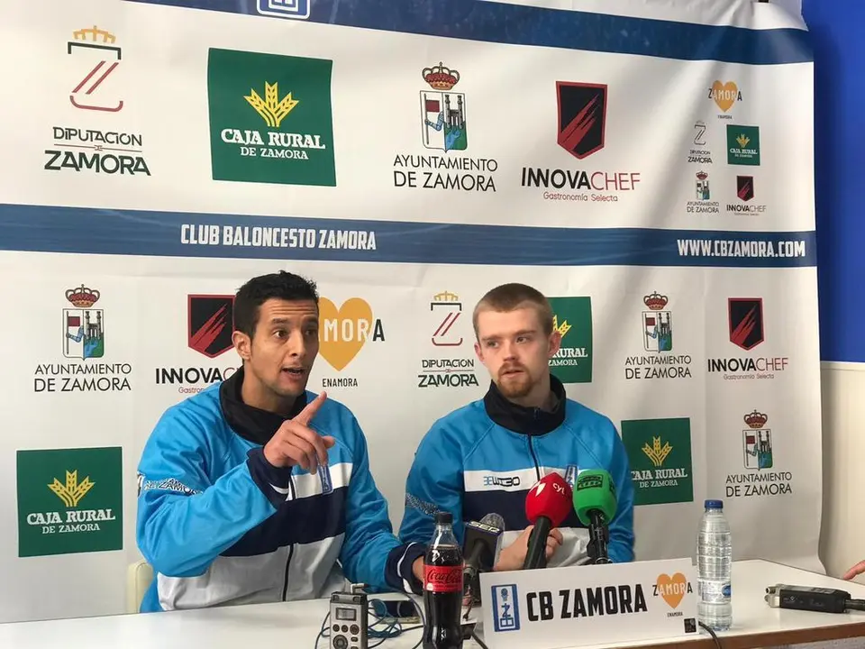 Saulo Hernández y Jacob Round.