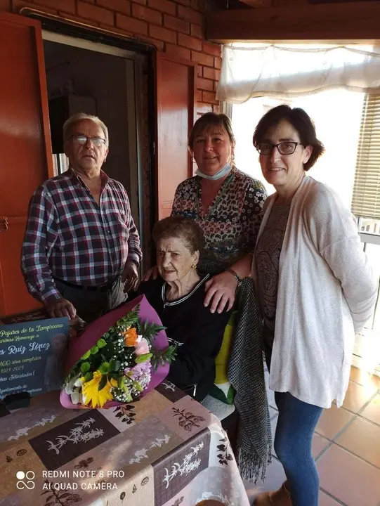Ayto. Pajares de la Lampreana. 23-10-2021.  Homenaje Mercedes Ruiz López 100 cumpleaños