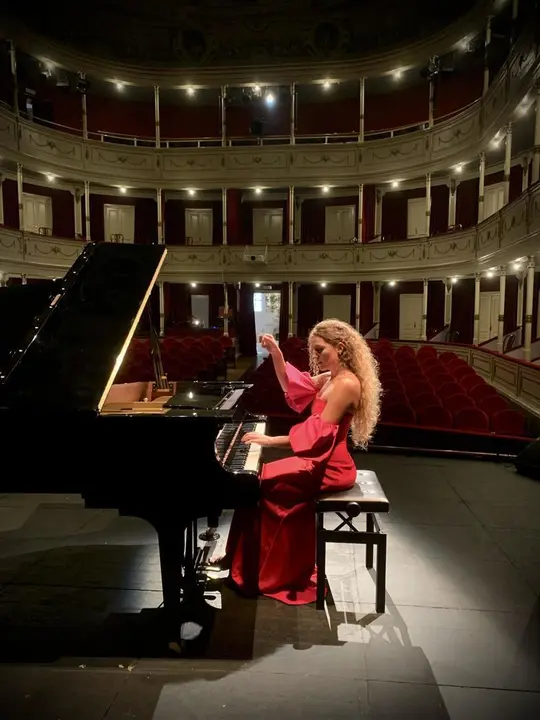 Sofia Merchán al piano en el Teatro Principal. Foto cedida