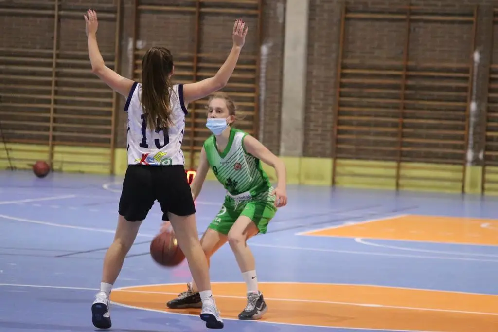 Jugada en movimiento del Junior del CD Zamarat.