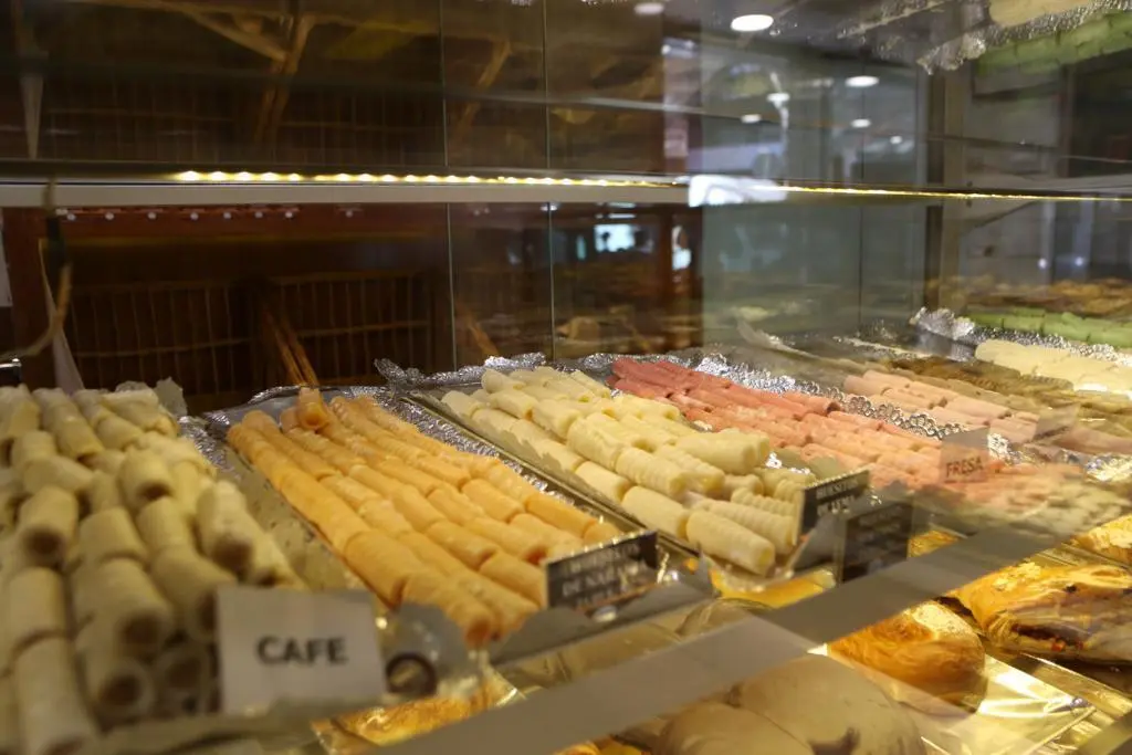 HUESOS DE SANTO  (1)