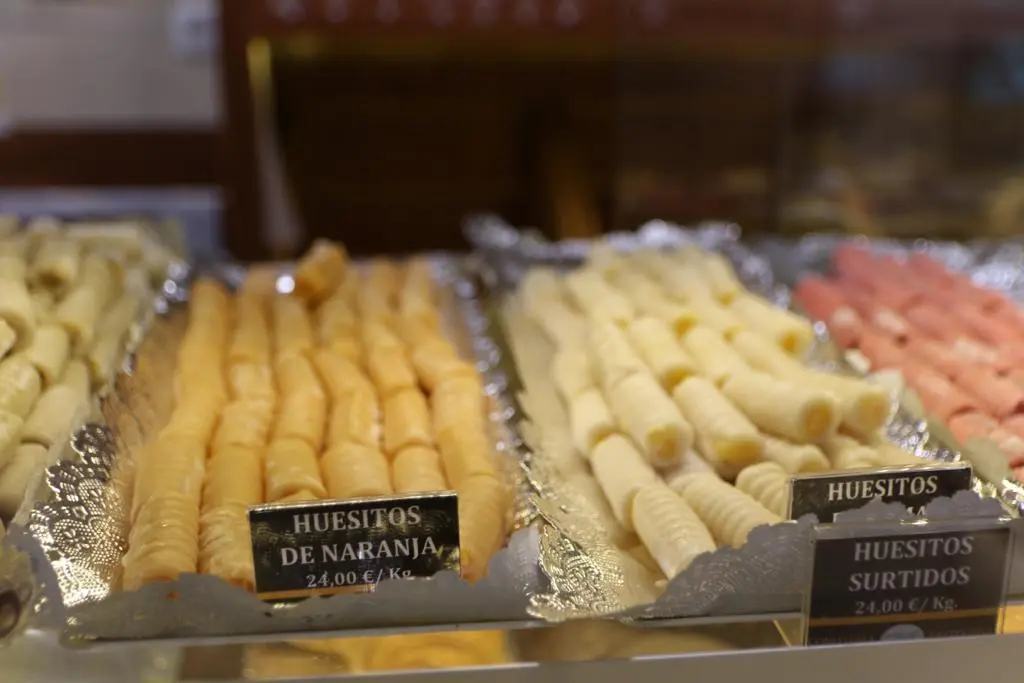 HUESOS DE SANTO  (3)