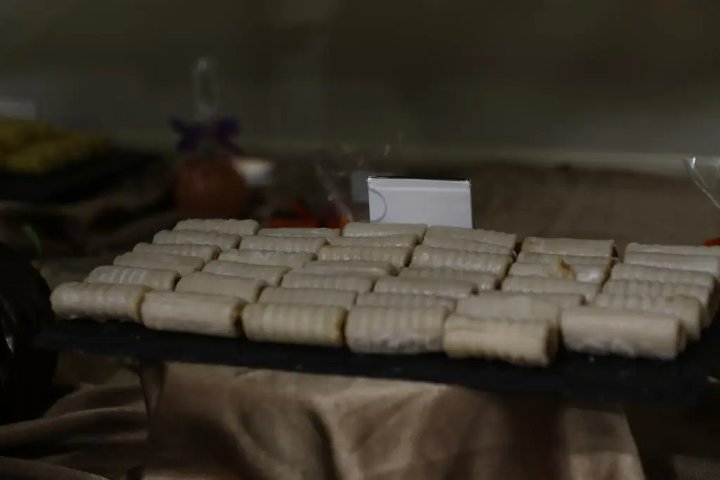 HUESOS DE SANTO  (8)