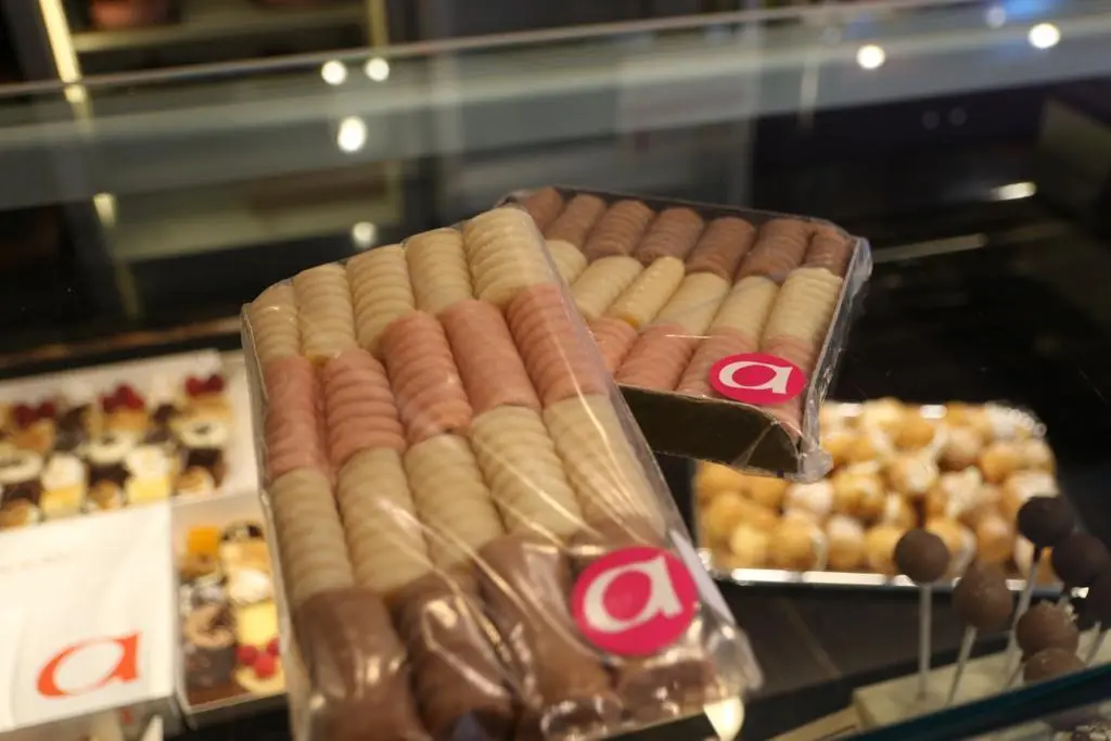 HUESOS DE SANTO  (10)