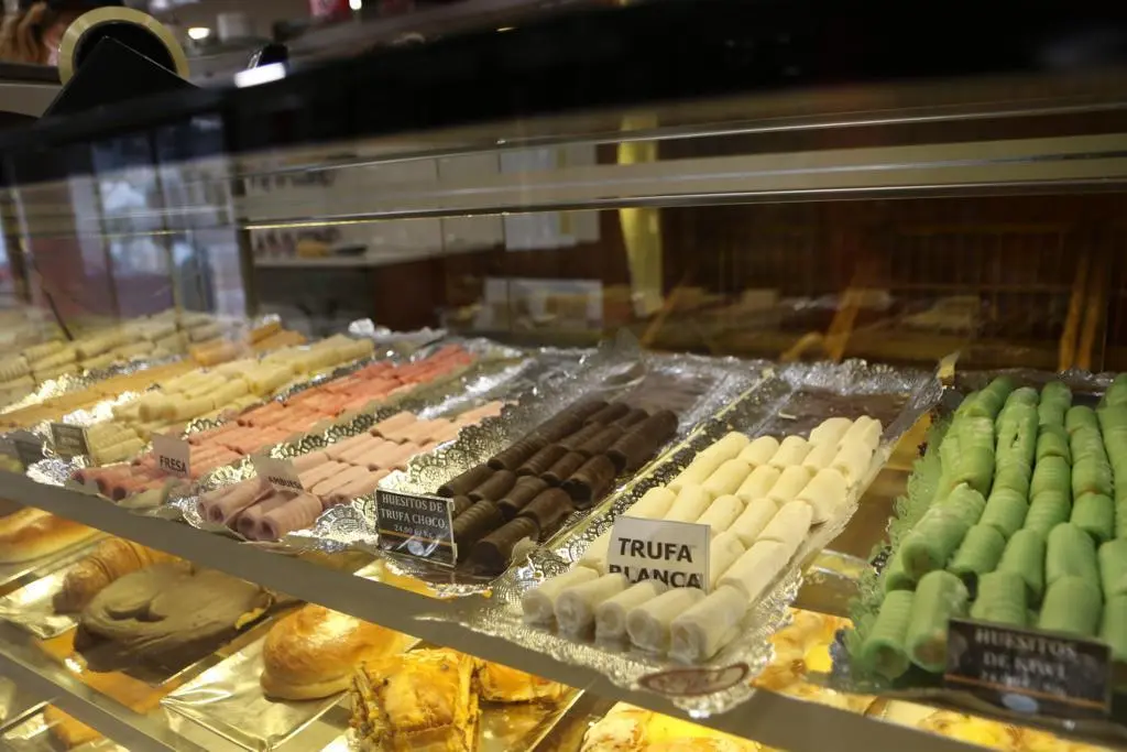 HUESOS DE SANTO  (14)