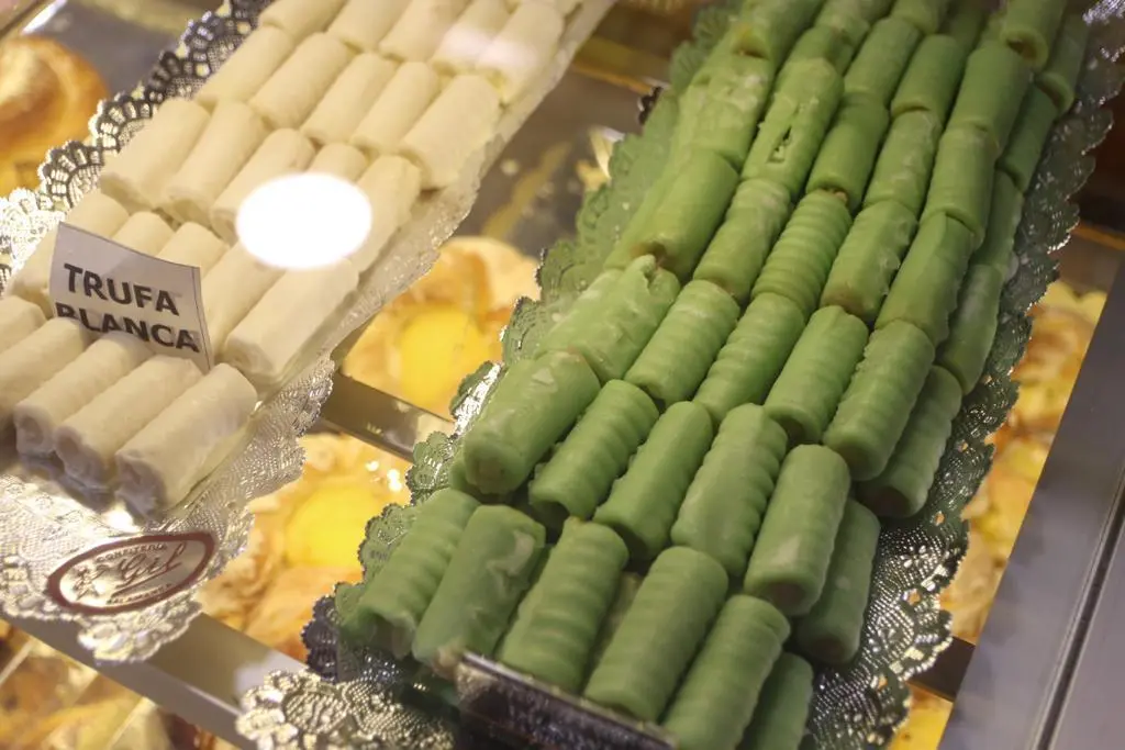 HUESOS DE SANTO  (15)