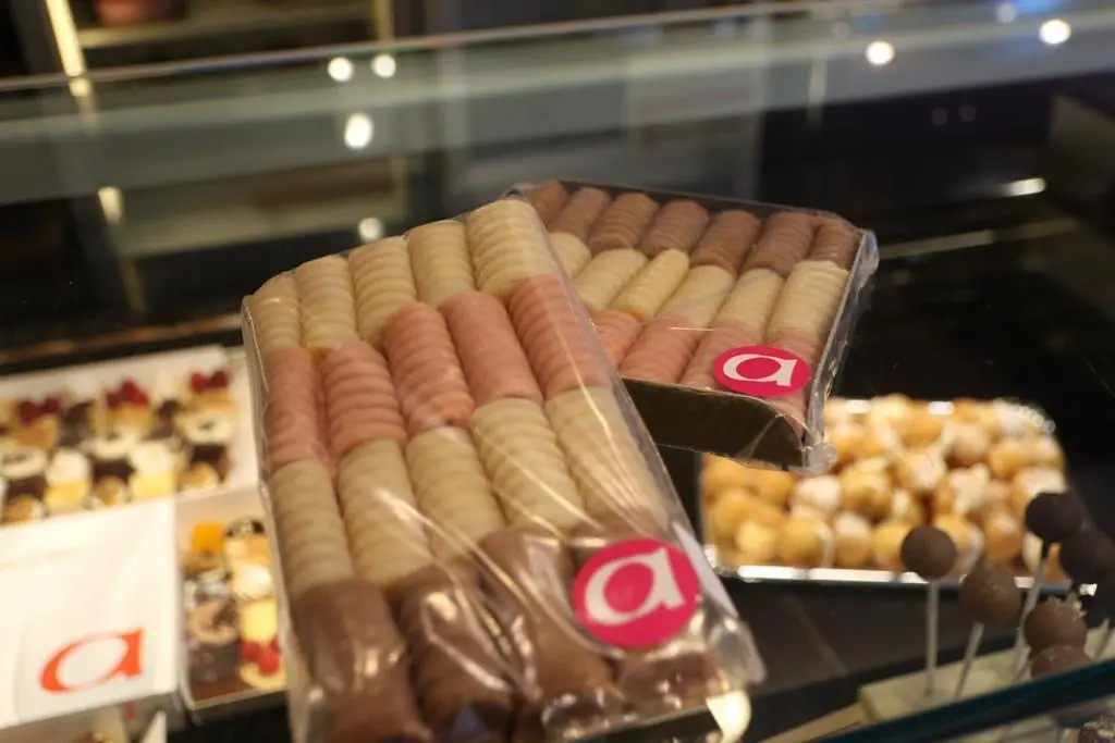 HUESOS DE SANTO  (18)