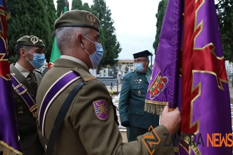 Silencio y respeto en el día de Difuntos por los caídos por España