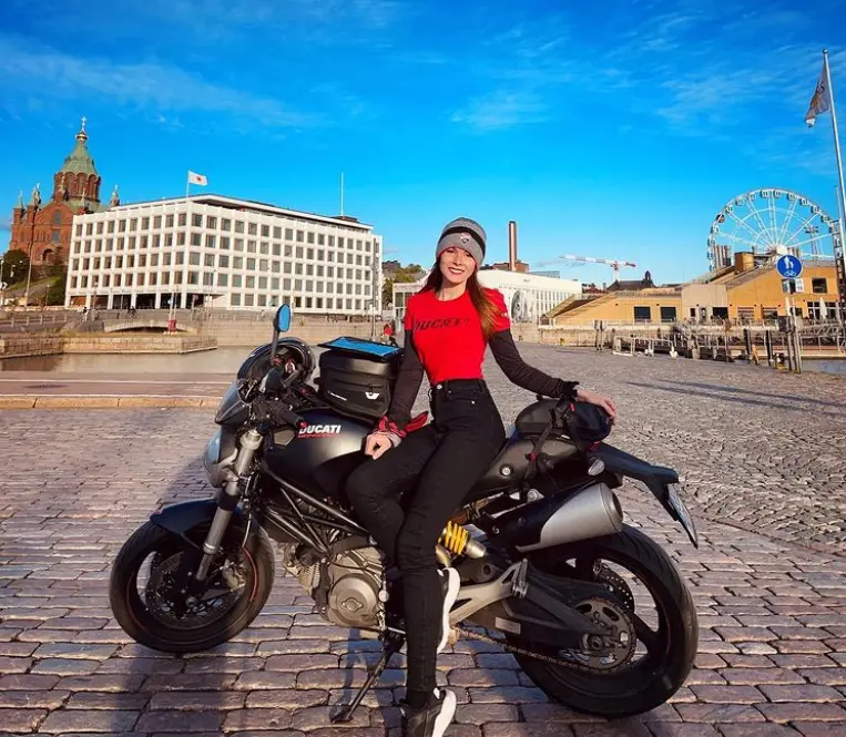 Silvia Caballero a su llegada a Helsinki
