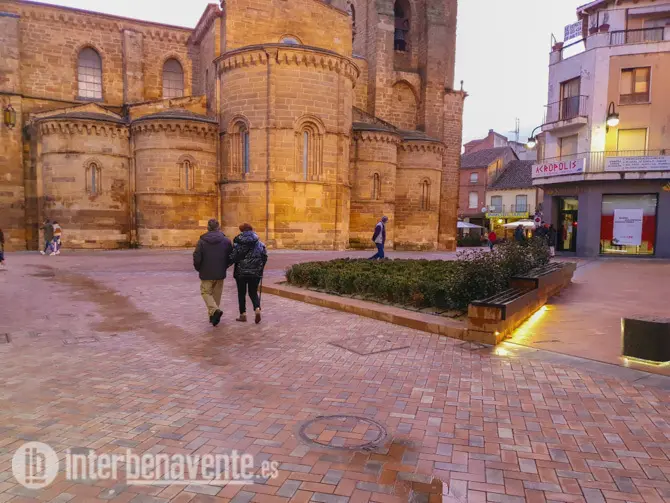 Paseantes por Benavente. Foto Interbenavente.es