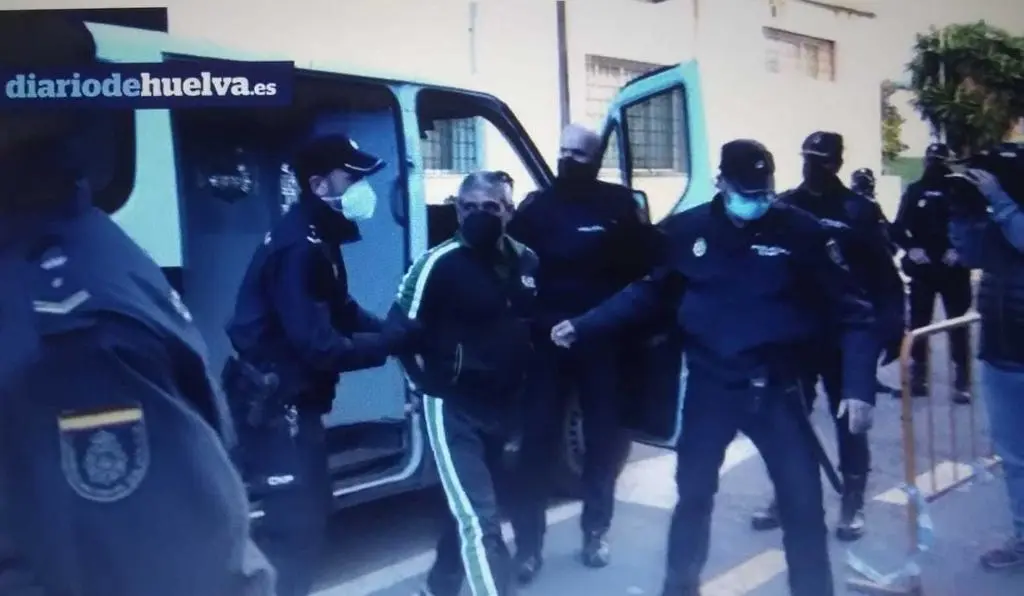 Llegada de Bernardo Montoya al juicio. Foto eldiariohuelva.es