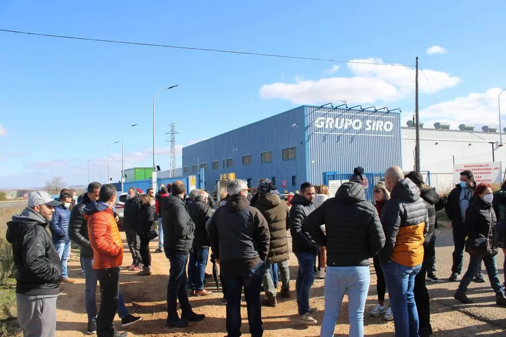 Imagen de archivo de la concentración de empleados de Siro ante la fábrica de Toro