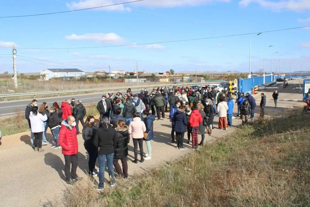 Huelga de trabajadores de Siro en la fábrica de Toro. Foto Archivo