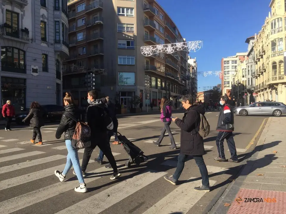 Zamoranos cruzando por el paso de La Farola
