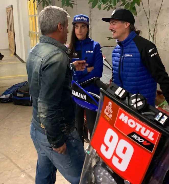 Entrevistando Nico Abad presentación equipo Pont Grup Yamaha