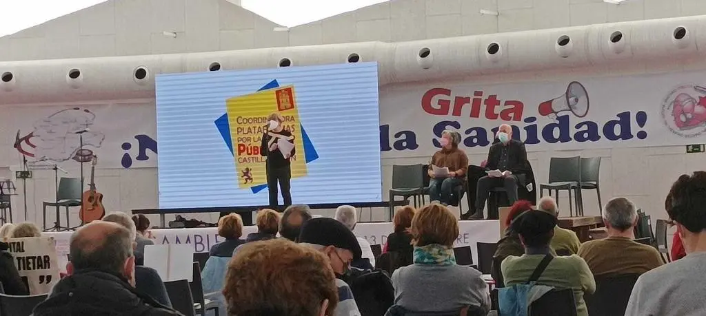 La médico zamorana Nieves Muriel durante su ponencia en la Cúpula del Milenio en Valladolid
