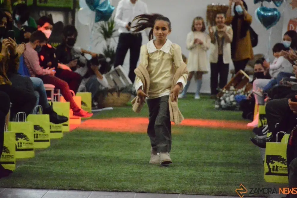 desfile corriendo con el corazón por hugo (125)