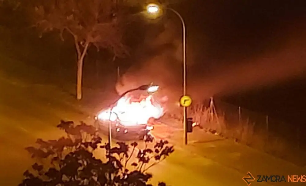 coche ardiendo en vistalegre
