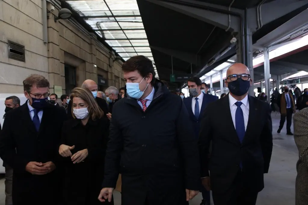 Fernández Mañueco con la ministra de Transportes. Foto Marcos Vicente