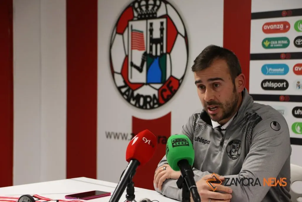 Yago Iglesias, entrenador del Zamora CF en su presentación. | FOTO: Marcos Vicente