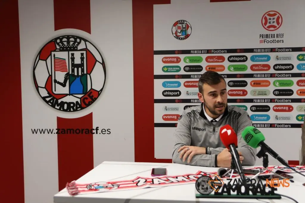 Yago Iglesias, entrenador del Zamora CF en su presentación. | FOTO: Marcos Vicente