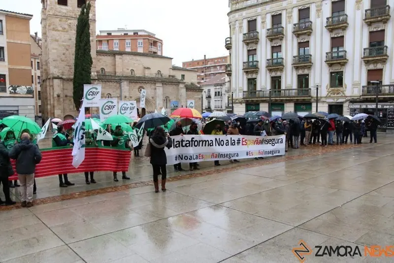 Concentración en la Plaza de Castilla y León contra la modificación de la Ley de Seguridad Ciudadana. Fotos Marcos Vicente