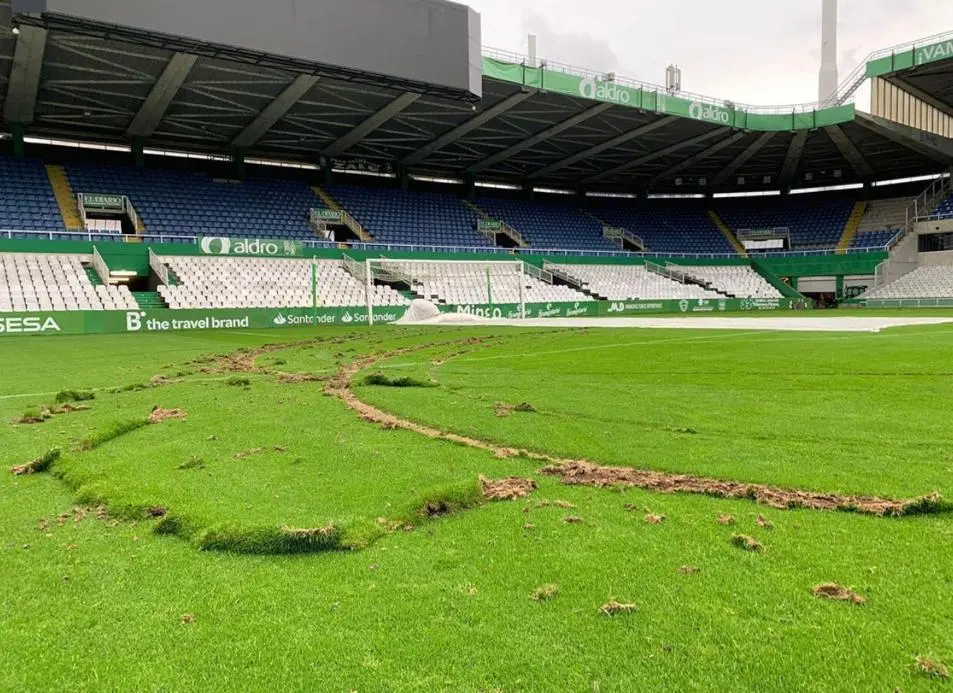 Destrozo en el Estadio Sardinero. | FOTO: Real Racing Club