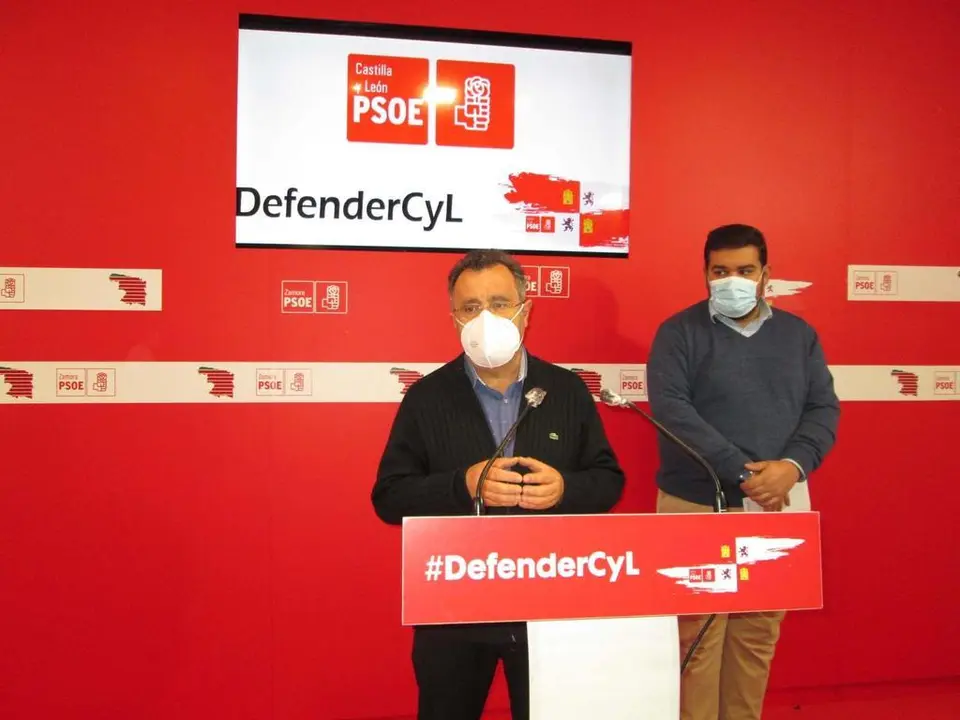 Presentación de las enmiendas en la sede del PSOE en Zamora