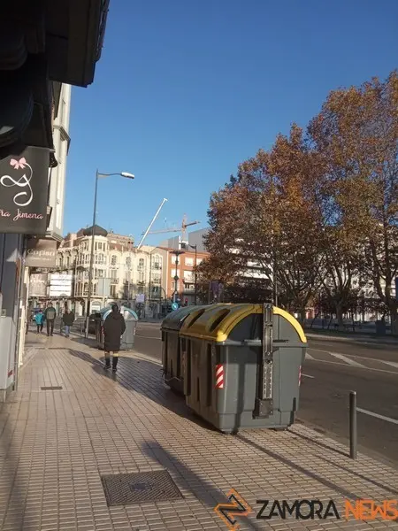 Viandantes por calle Alfonso IX