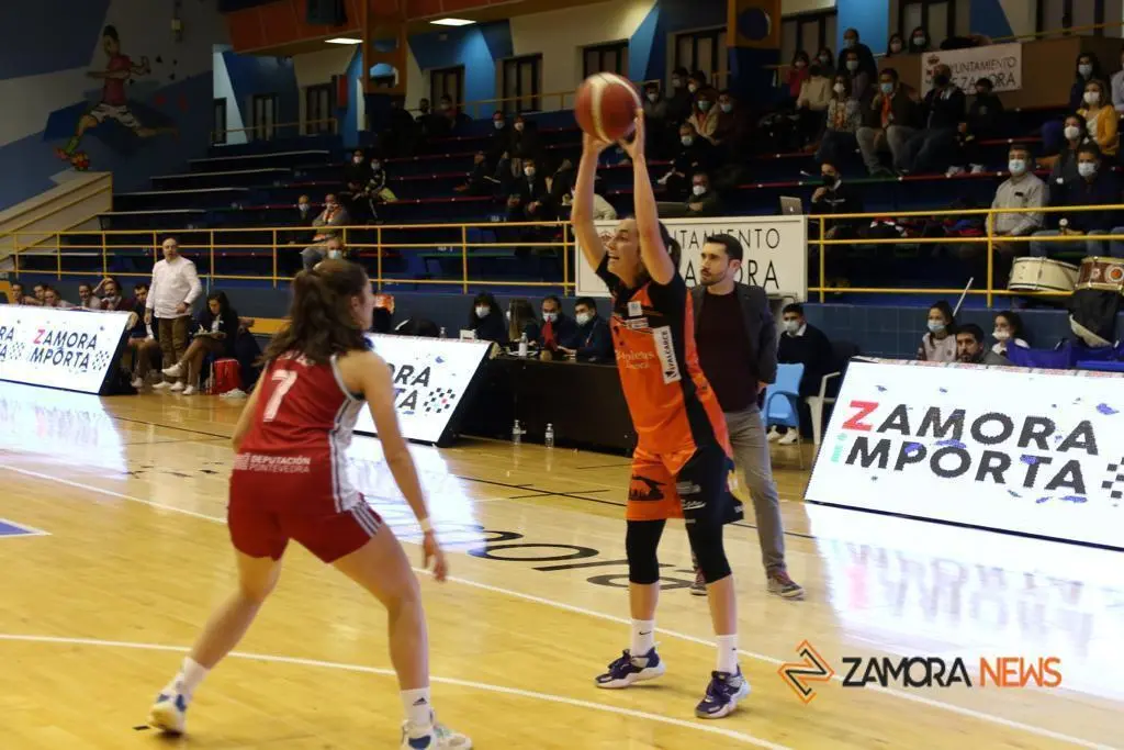 Victoria en casa del CD Zamarat ante el Celta Baloncesto. | FOTO: Marcos Vicente