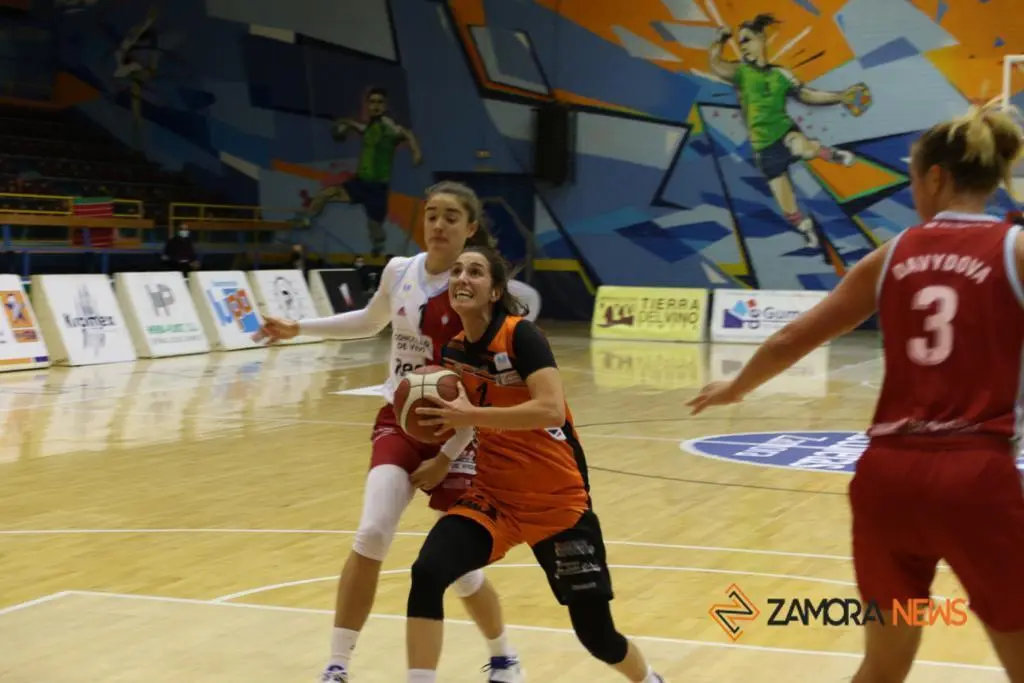 Victoria en casa del CD Zamarat ante el Celta Baloncesto. | FOTO: Marcos Vicente