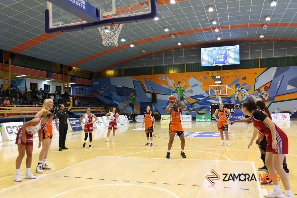 Victoria en casa del CD Zamarat ante el Celta Baloncesto. | FOTO: Marcos Vicente
