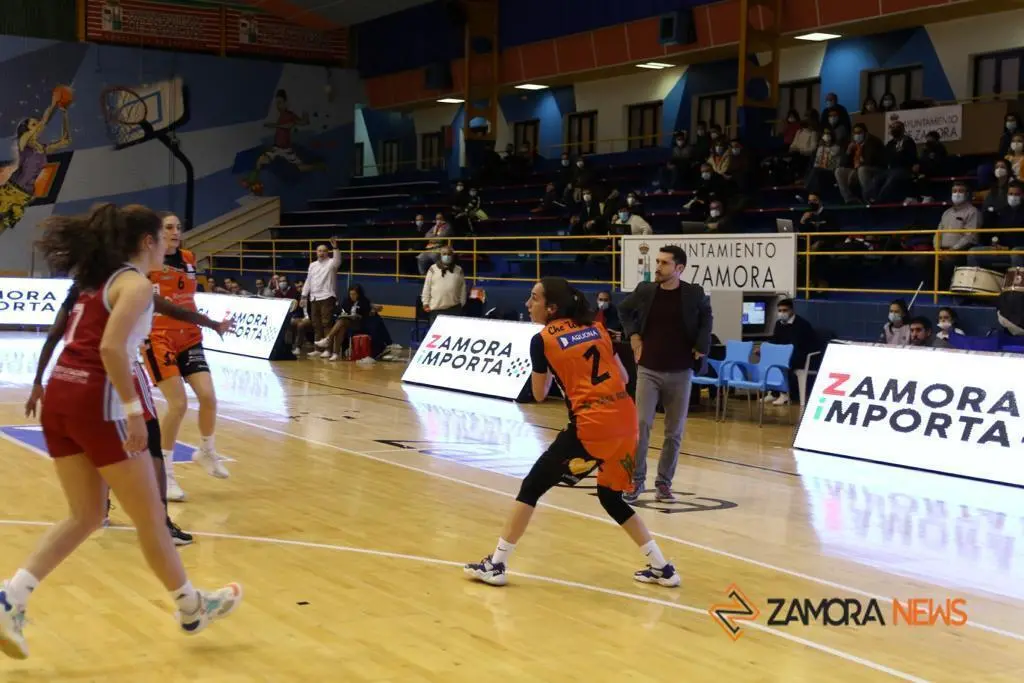 Victoria en casa del CD Zamarat ante el Celta Baloncesto. | FOTO: Marcos Vicente