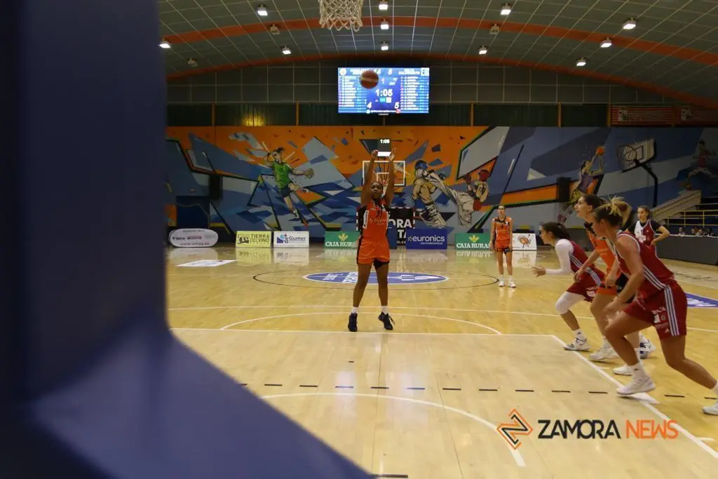 Victoria en casa del CD Zamarat ante el Celta Baloncesto. | FOTO: Marcos Vicente