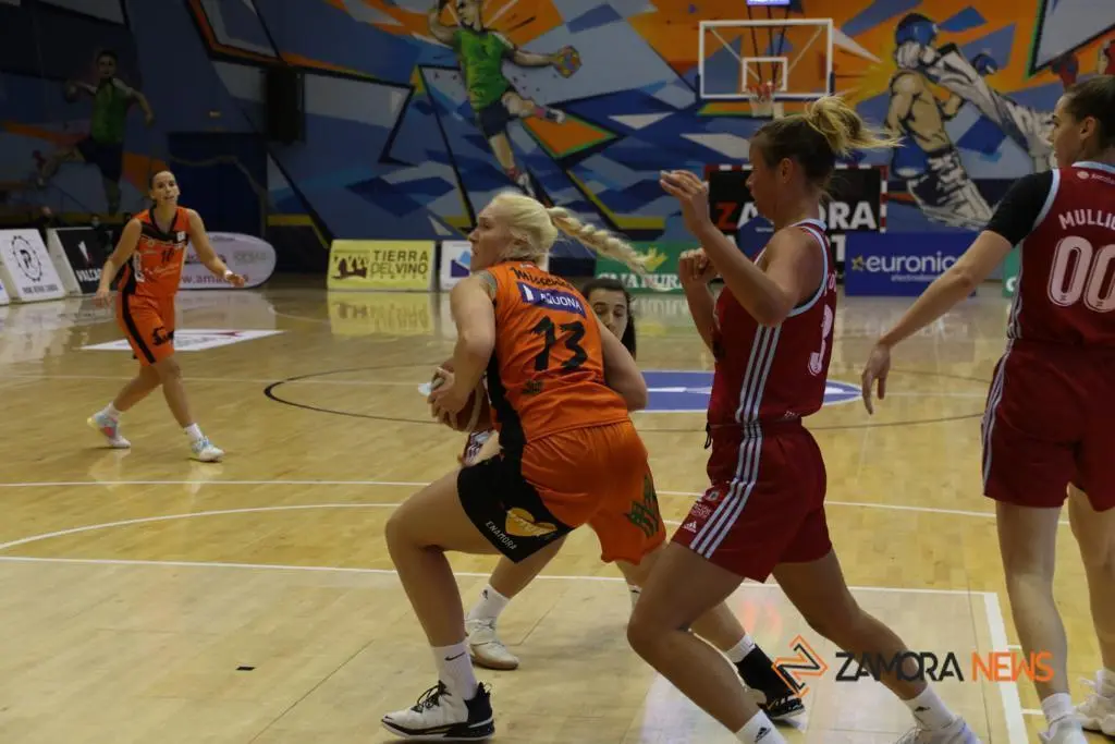 Victoria en casa del CD Zamarat ante el Celta Baloncesto. | FOTO: Marcos Vicente