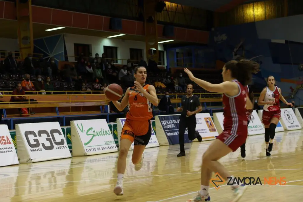 Victoria en casa del CD Zamarat ante el Celta Baloncesto. | FOTO: Marcos Vicente