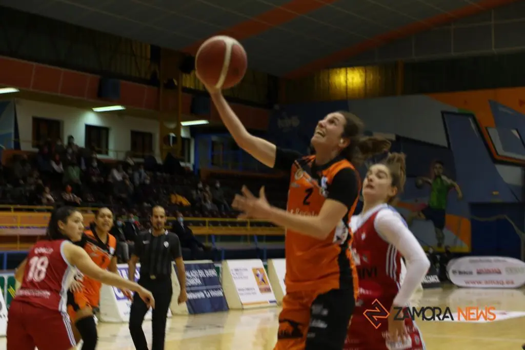 Victoria en casa del CD Zamarat ante el Celta Baloncesto. | FOTO: Marcos Vicente