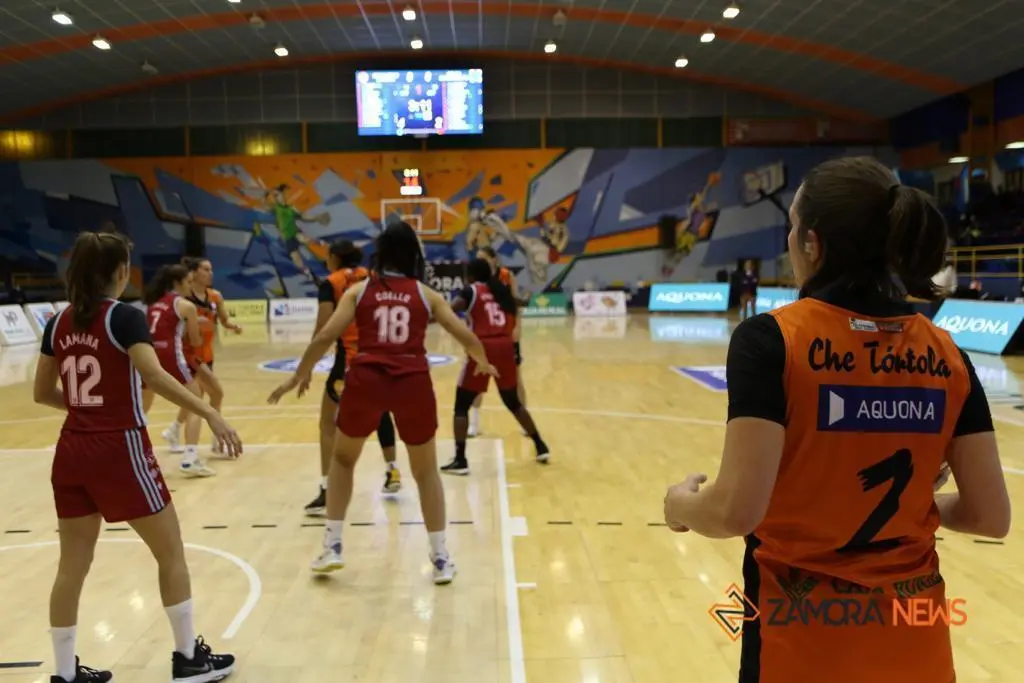 Victoria en casa del CD Zamarat ante el Celta Baloncesto. | FOTO: Marcos Vicente