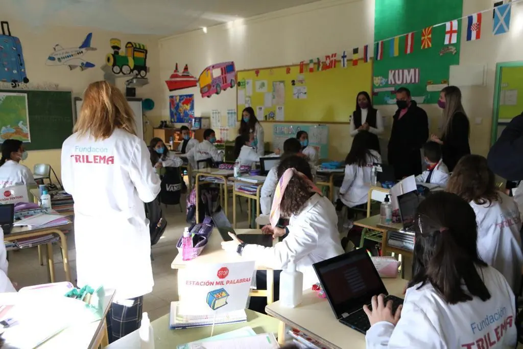 Visita del presidente de la Diputación de Zamora, Francisco Requejo, a las instalaciones del Colegio Trilema. | FOTO: Marcos Vicente