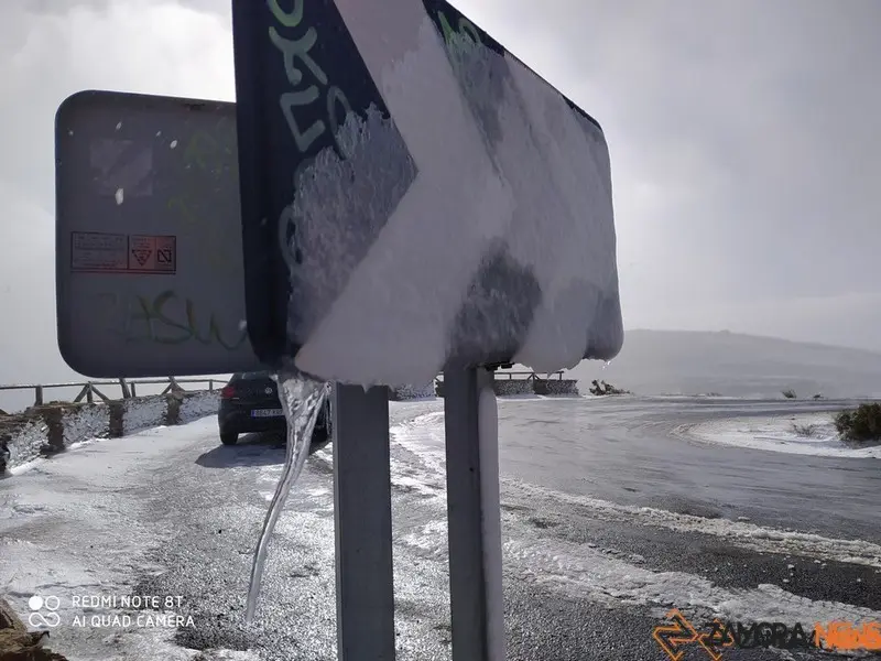 Nieve en una carretera de la provincia
