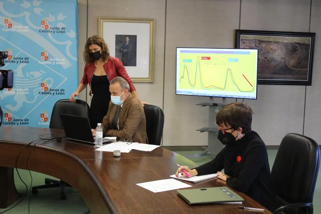 La delegada territorial, Clara San damián, en el Consejo de salud de áre...