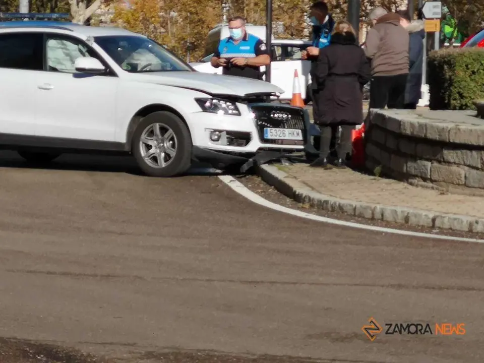 Un vehículo se estrella en la zona centro de Zamora.