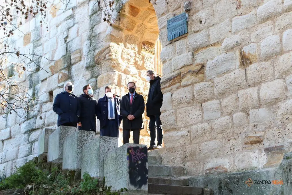 Visita del secretario general del Ministerio de Cultura y Deporte, Víctor Francos, a la muralla de Zamora
