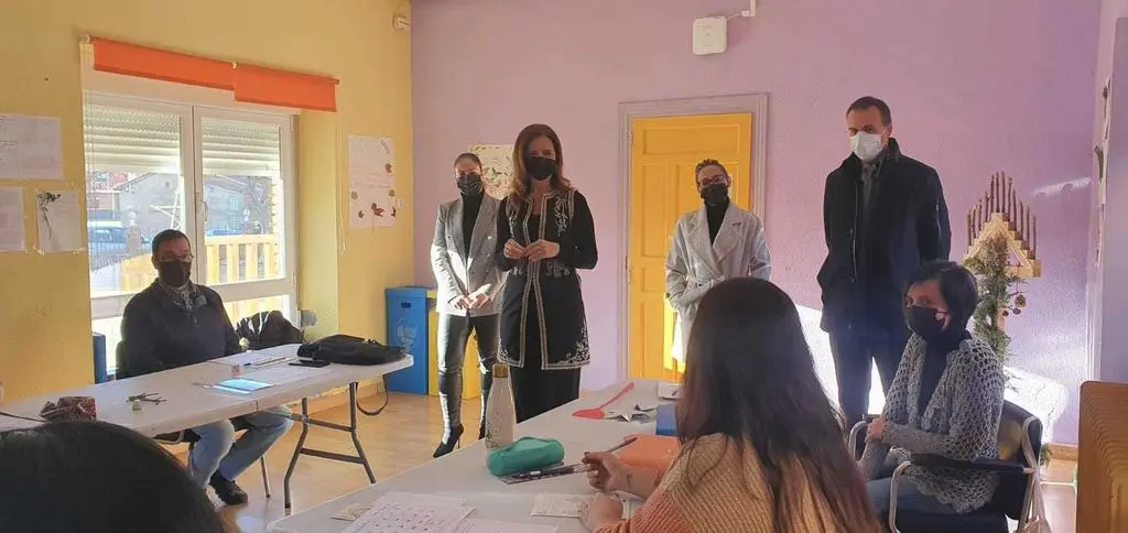 Visita de la consejera de Empleo e Industria, Ana Carlota Amigo a uno de los programas de formación y empleo